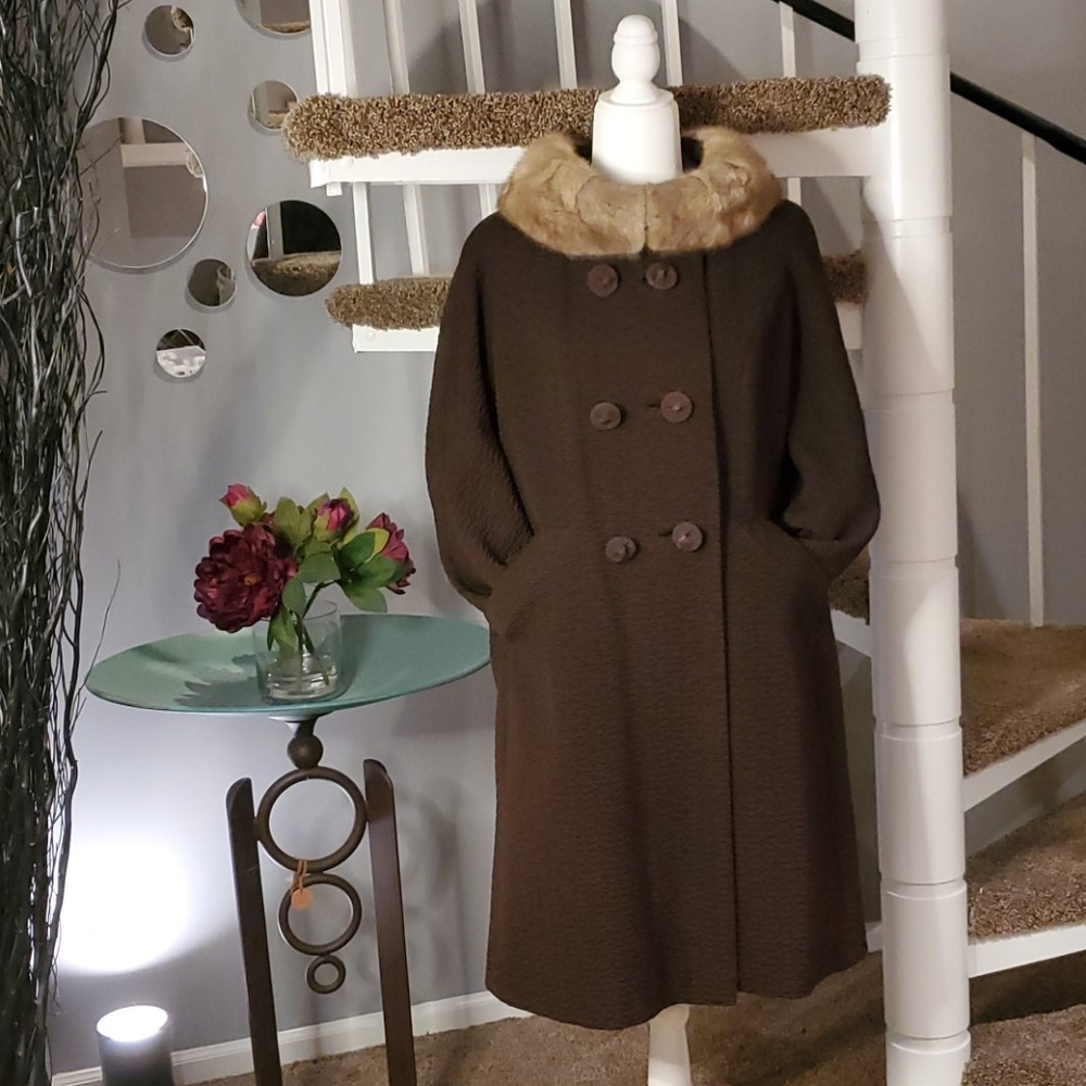 Chic Vintage Coat with Fur Collar - Picture 1 of 12